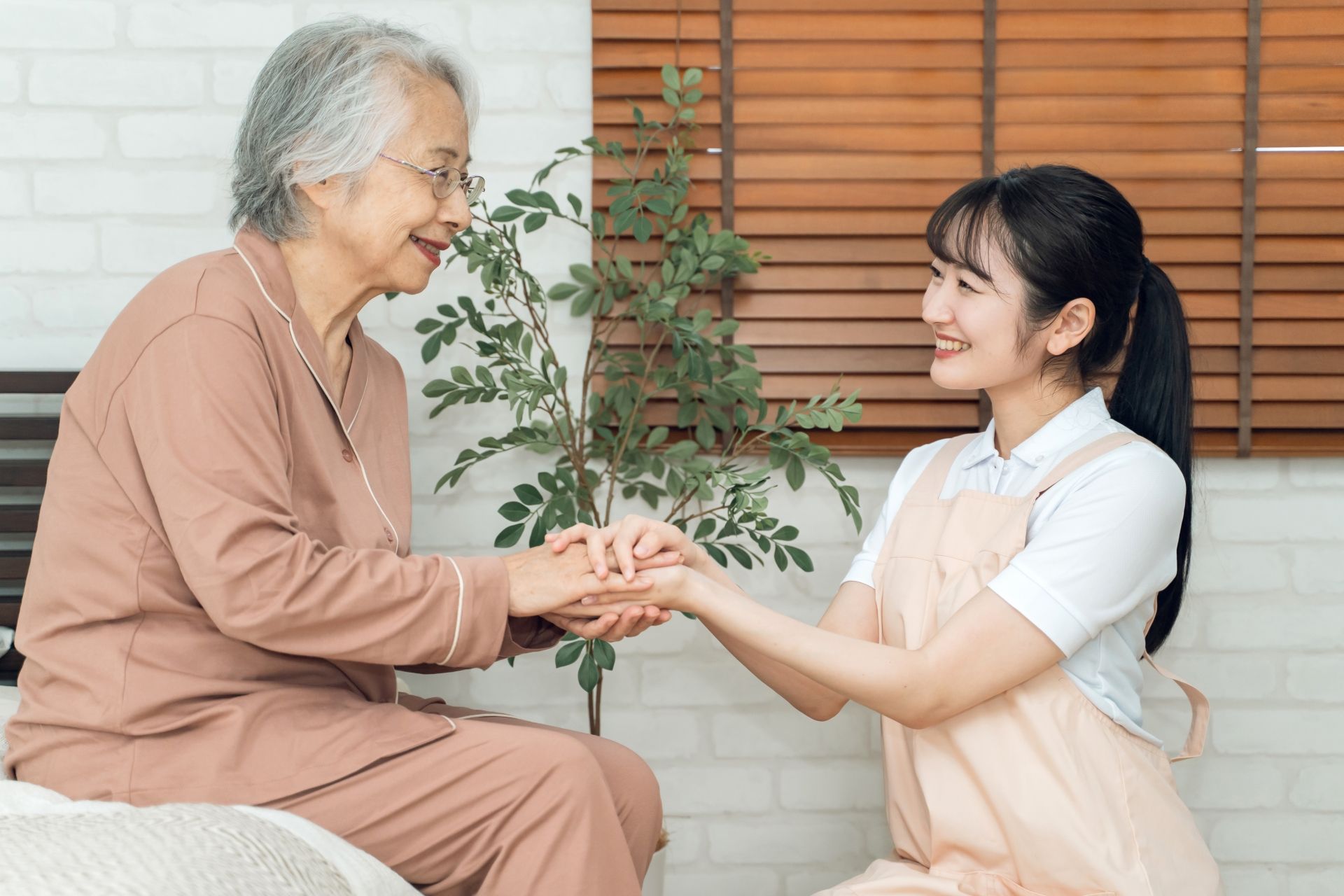 自宅で介護するのが難しくなったときは介護施設の検討を
